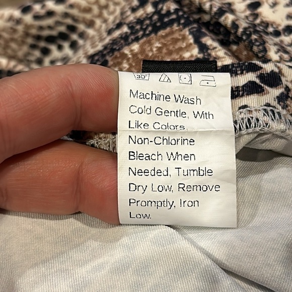 Shein snake skin size small skirt - Picture 3 of 4